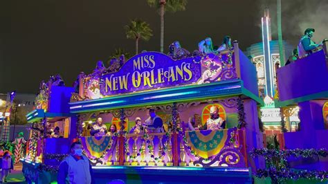 Reservations Open for Passholder-Exclusive Mardi Gras 2023 Parade Float ...