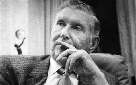 Media Mogul Sumner Redstone Dies at 97 | Glamour Fame