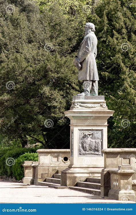 Statue Of Titus Salt In Roberts Park, Saltaire Editorial Image ...