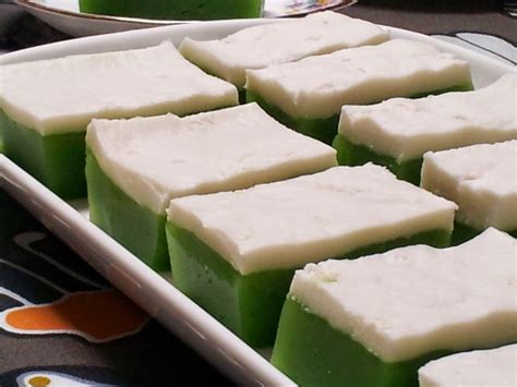 Pat's Kitchen Journal: Kuih Talam 1