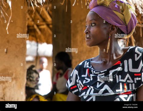 Portrait of a Dan tribe beautiful woman, Bafing, Gboni, Ivory Coast ...