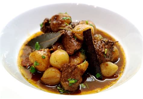 Beef Stifado - Greek Beef Stew Recipe | Traditional beef stifado recipe ...