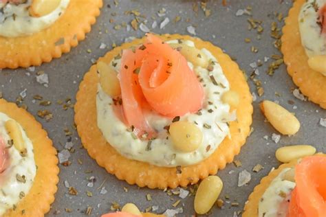 The Most Satisfying Smoked Salmon On Crackers – Easy Recipes To Make at ...