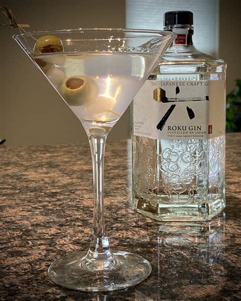 Classic Dry Gin Martini : cocktails