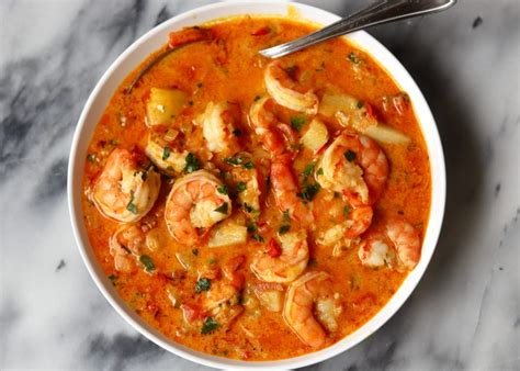 Moqueca de Camarao - Brazilian Shrimp Stew - Travelandmunchies