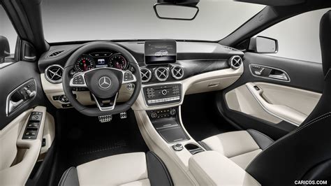 2018 Mercedes-Benz GLA 250 4MATIC AMG Line - Interior, Cockpit | Caricos