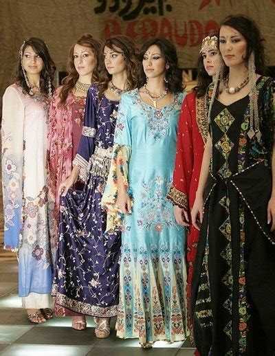 Fashions from Iraq | Traditional outfits, Traditional dresses, Black ...