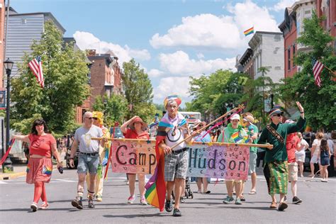 Annie Perkins Buzz: Mount Joy Parade 2023