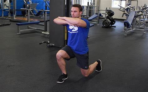 Split Squat: Video Exercise Guide & Tips