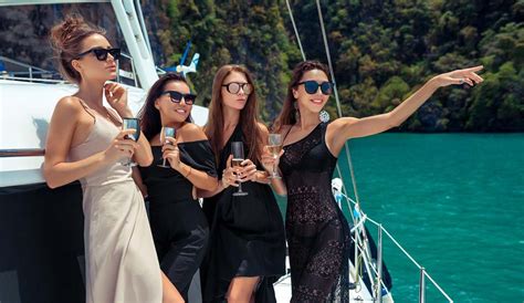 How to dress for a yacht party - MalaYachts