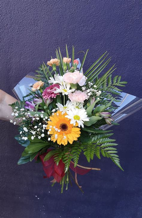 Presentation Flower Bouquet Summerland BC Canada Florist - Carls Flower ...