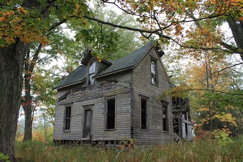 An abandoned farm house near Kaleva, MI. | Abandoned farm houses, Old ...