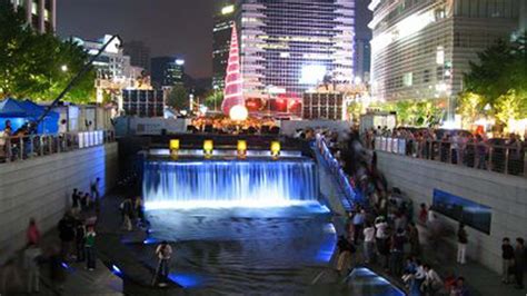 Walk down Cheonggyecheon River at night (Seoul, South Korea). We saw ...