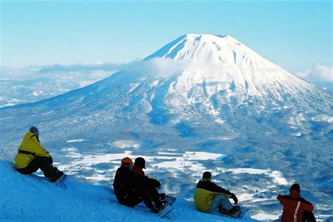 Guide to Niseko snowboarding holidays in Japan