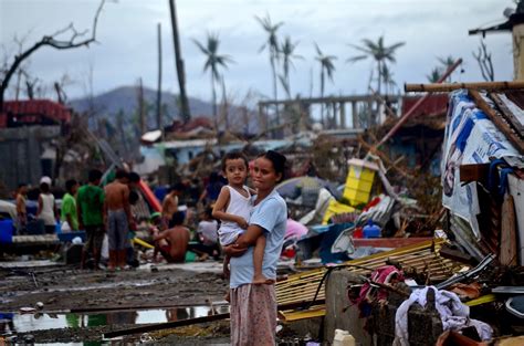 Typhoon Haiyan slams Philippines - Chicago Tribune