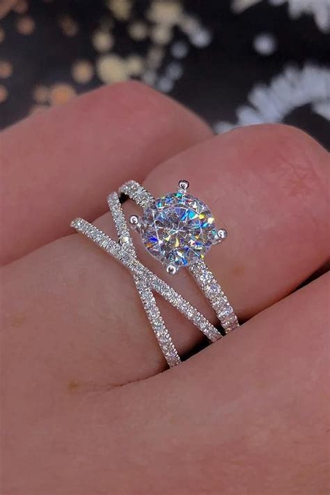 Simple Engagement Rings: Best Engagement Trends | Anello di ...