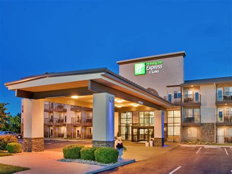 Places to Stay in Branson, MO | Holiday Inn Express & Suites Branson 76 ...