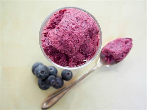 Blueberry frozen yogurt - Caroline's Cooking