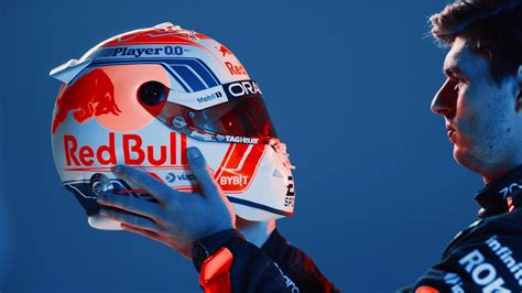 WATCH: Max Verstappen reveals new helmet for Japanese GP - Sportszion