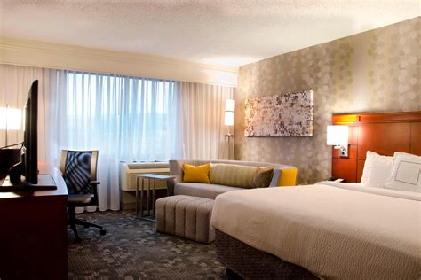 Waterbury Marriott Rooms & Suites | Courtyard by Marriott Hotel Downtown