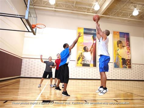 Does LA Fitness Have a Basketball Court? (Photos & More)