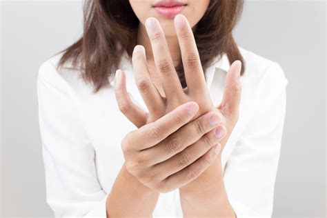 What to Do for Swollen Hands - Desert Hand Therapy