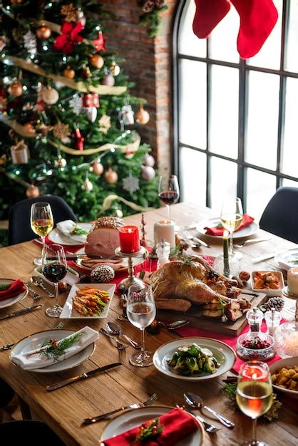 Premium Photo | Christmas family dinner table concept