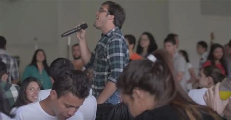 Student starts singing in college cafeteria - then an epic singing ...