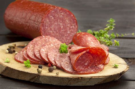 Salami : saucisson, composition, cuit