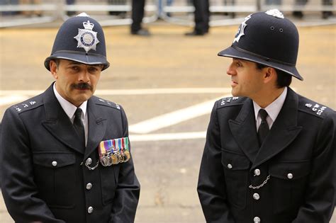 Metropolitan Police Service - England - Policemen in formal uniform ...