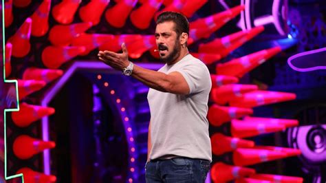 Bigg Boss OTT 2: Angry Salman Khan reacts to the 'kiss', leaves show ...