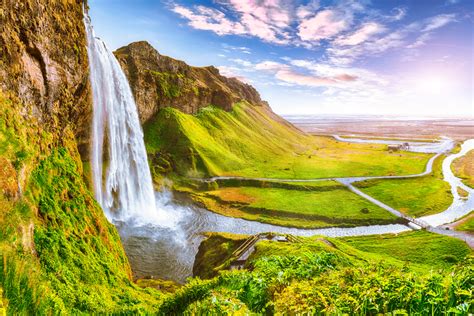 Tips For Seljalandsfoss Iceland: The Waterfall You Can Walk Behind ...