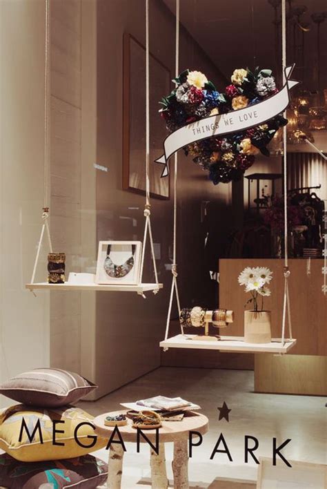 25 Cool And Creative Store’s Window Display Ideas – OBSiGeN