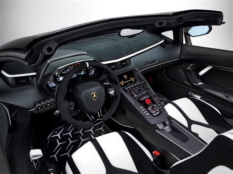 Descubrir 124+ imagen lamborghini aventador svj interior - Abzlocal.mx