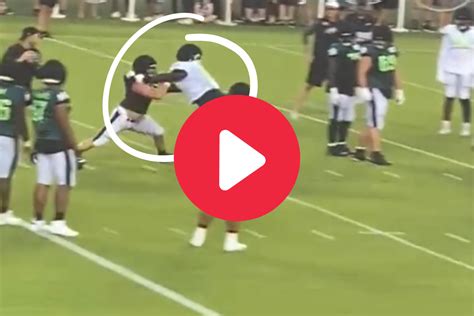 Jordan Davis Manhandles Offensive Lineman at Eagles Training Camp, Goes ...