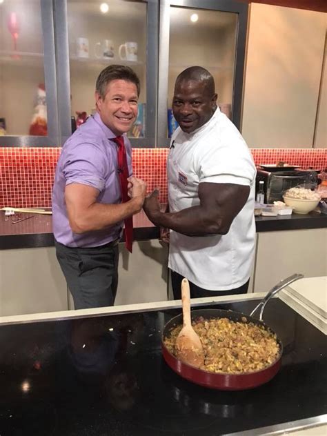 White House chef Andre Rush flexes his viral 24-inch biceps | 2024