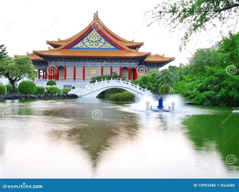 Classic Chinese Architecture Stock Photo - Image of pond, flow: 10993486