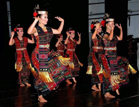 Welcome to Indonesia Blog: Tor Tor Dance from Sumatra Utara