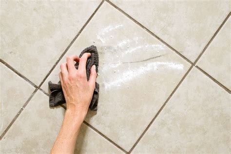 How to Remove Scuff Marks From Walls and Floors