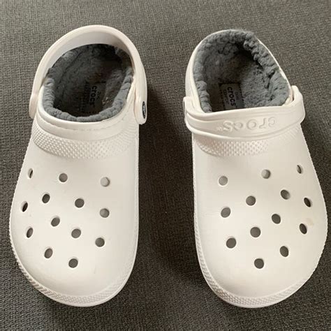 White crocs with gray fur inside Size M 6 W 8 in 2022 | Purple crocs ...