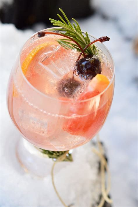 Celebrate snow days with this Grapefruit Vodka Cocktail recipe. This ...