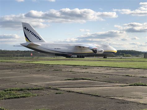 Noticed this Antonov An-124 sitting around Pittsburgh Int’l Airport : r ...