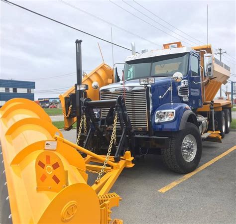 Freightliner 122SD Snow Plow | Snow plow, Snow plow truck, Plow truck