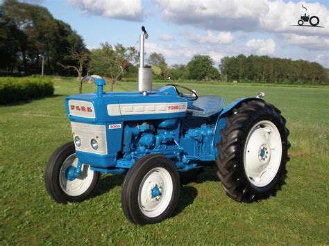 Ford 3000 Super Dexta Farm Tractors - 1966 785