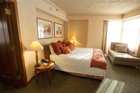 Eagle Gallery: Soaring Eagle Hotel Rooms