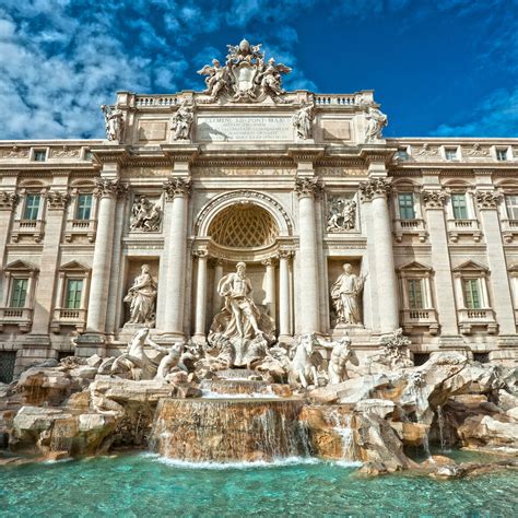 KLM Travel Guide - Famous and praised: the Trevi Fountain