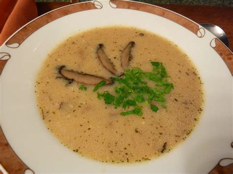 IT'S MAGGALICIOUS!: OYSTER MUSHROOM SOUP