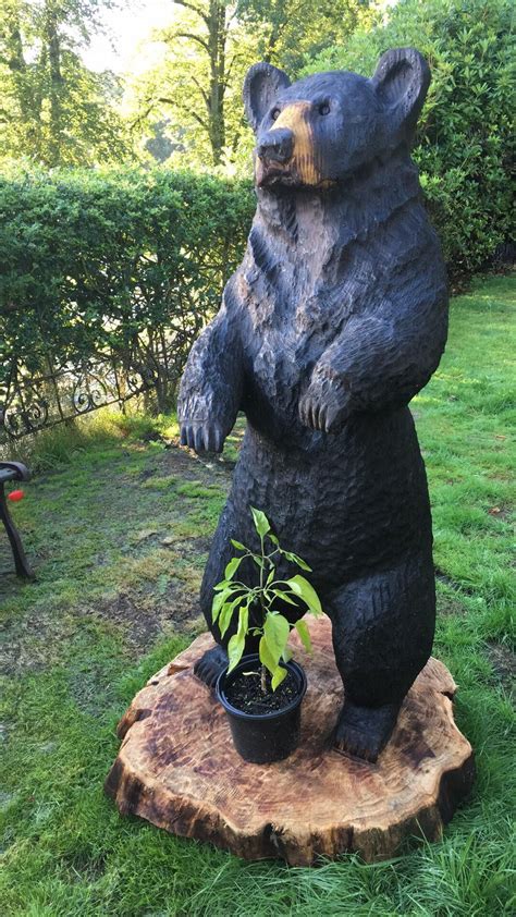 Chainsaw carved bear | Bear carving, Bear sculptures, Chainsaw carving