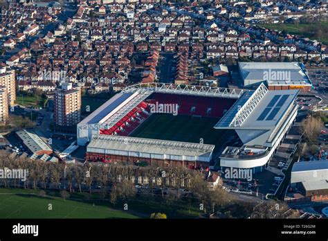 Football pitch from above uk hi-res stock photography and images - Alamy