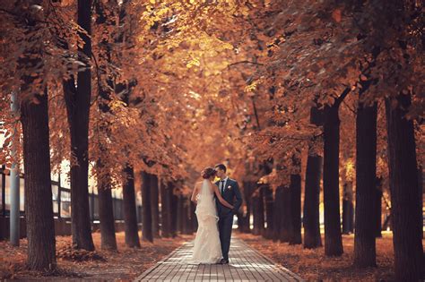 What You Should Know About Planning Autumn Nuptials